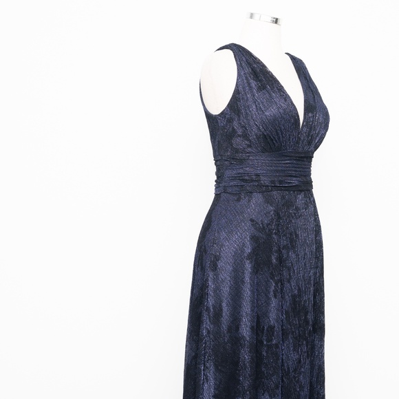 Betsy & Adam Floral Metallic Crinkle Gown - Picture 11 of 13